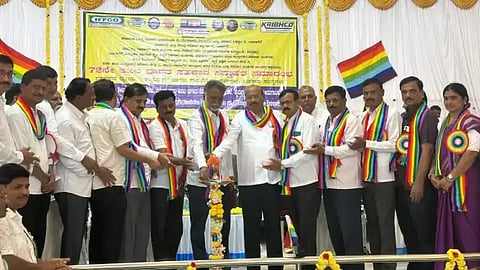 ದಾವಣಗೆರೆ ತಾಲೂಕಿನ ಕುರ್ಕಿ ಗ್ರಾಮದಲ್ಲಿ ಹಮ್ಮಿಕೊಂಡಿದ್ದ ಅಖಿಲ ಭಾರತ ಸಹಕಾರ ಸಪ್ತಾಹದ 5ನೇ ದಿನದ ಕಾರ್ಯಕ್ರಮವನ್ನು ಶಾಸಕ ಕೆ.ಎಸ್.ಬಸವಂತಪ್ಪ ಅವರು ಉದ್ಘಾಟಿಸಿದರು. ಜೆ.ಆರ್.ಷಣ್ಮುಖಪ್ಪ, ಸಿರಿಗೆರೆ ರಾಜಣ್ಣ, ಮಂಜುಳಾ ಗಣೇಶಪ್ಪ, ಜೆ.ಎಸ್.ವೇಣುಗೋಪಾಲ ರೆಡ್ಡಿ, ಕೆ.ಜಿ.ಸುರೇಶ್, ಬಿ.ಜಿ.ವೀರೇಶ್ ಇತರರಿದ್ದರು.