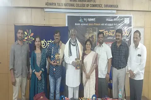  ಕುಂ.ವೀರಭದ್ರಪ್ಪ ಅನುವಾದಿಸಿದ ಪ್ರಣಯ ಹಂಪಿ ಕೃತಿಯನ್ನು ಲೇಖಕಿ ಸಬಿತಾ ಬನ್ನಾಡಿ ಬಿಡುಗಡೆ ಮಾಡಿದರು. ಪ್ರೊ. ಎಚ್.ಎಸ್.ನಾಗಭೂಷಣ, ಸುನೀಲ್‌ಕುಮಾರ್, ಮಾರುತಿ ಪೌರೋಹಿತಂ ಇದ್ದರು.