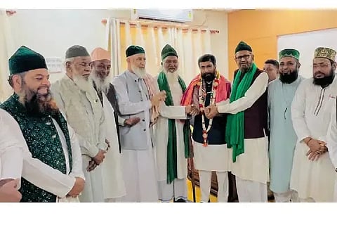 ಧರ್ಮಗುರುಗಳು, ಧಾರ್ಮಿಕ ನಾಯಕರು, ವಿವಿಧ ಸಂಘ ಸಂಸ್ಥೆಗಳ ಮುಖಂಡರು ಸಲೀಂ ಅಹ್ಮದ್ ಅವರಿಗೆ ಅಭಿನಂದಿಸುತ್ತಿರುವುದು.