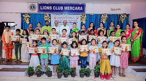 ಹಿಮವನ ಪ್ರತಿಭಾ ಸಂಗಮ ಕಾರ್ಯಕ್ರಮದಲ್ಲಿ ಪಾಲ್ಗೊಂಡಿದ್ದ ಪುಟಾಣಿಗಳಿಗೆ ಪ್ರಮಾಣಪತ್ರ ವಿತರಿಸಲಾಯಿತು. ಲೋಕೇಶ್ ಸಾಗರ್, ಟೋಮಿ ತೋಮಸ್, ಜಯಲಕ್ಷ್ಮಿ ಇತರರಿದ್ದರು.