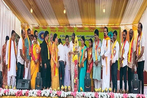 ಸೋಮವಾರಪೇಟೆ ತಾಲೂಕು 9ನೇ ಕನ್ನಡ ಸಾಹಿತ್ಯ ಸಮ್ಮೇಳನವನ್ನು ಮಾಜಿ ಸಚಿವ ಬಿ.ಎ. ಜೀವಿಜಯ ಉದ್ಘಾಟಿಸಿದರು. ಜಲಜಾಶೇಖರ್, ಕೇಶವ ಕಾಮತ್, ಕೆ.ಪಿ. ಚಂದ್ರಕಲಾ, ವಿ.ಪಿ. ಶಶಿಧರ್, ಡಾ. ಜಯಪ್ಪ ಹೊನ್ನಾಳಿ ಮತ್ತಿತರರು ಇದ್ದರು.