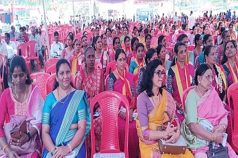 ಐಗೂರಿನಲ್ಲಿ ನಡೆದ ಸೋಮವಾರಪೇಟೆ ತಾಲೂಕು 9ನೇ ಕನ್ನಡ ಸಾಹಿತ್ಯ ಸಮ್ಮೇಳನದಲ್ಲಿ ಹೆಚ್ಚಿನ ಸಂಖ್ಯೆಯಲ್ಲಿ ಕನ್ನಡಾಭಿಮಾನಿಗಳು ಸೇರಿದ್ದರು.
