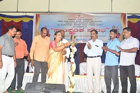 ಸಾಂಸ್ಕೃತಿಕ ಸೌರಭ ಕಾರ್ಯಕ್ರಮಕ್ಕೆ ಸಂಪಾಜೆ ಗ್ರಾ.ಪಂ.ಅಧ್ಯಕ್ಷೆ ರಮಾದೇವಿ ಕಳಗಿ ಚಾಲನೆ ನೀಡಿದರು.
