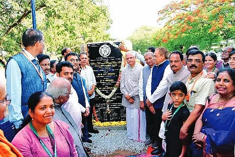 ದಾವಣಗೆರೆಯಲ್ಲಿ ಶನಿವಾರ ಯುಬಿಡಿಟಿ ಇಂಜಿನಿಯರಿಂಗ್ ಕಾಲೇಜಿನ ಅಮೃತ ಮಹೋತ್ಸವ ಅಂಗವಾಗಿ ಹಳೆಯ ವಿದ್ಯಾರ್ಥಿಗಳ ಸಂಘದಿಂದ ಅತಿಥಿಗೃಹ ಕಟ್ಟಡಕ್ಕೆ ಶಂಕುಸ್ಥಾಪನೆ ನೆರವೇರಿಸಲಾಯಿತು. ಬಿ.ಎಲ್. ಸಂತೋಷ್, ಜನಾರ್ದನ ಸ್ವಾಮಿ, ಡಾ. ಟಿ.ಜಿ. ಸೀತಾರಾಂ, ಡಾ. ಎಸ್. ವಿದ್ಯಾಶಂಕರ್, ಹಳೆಯ ವಿದ್ಯಾರ್ಥಿಗಳು ಇದ್ದರು.