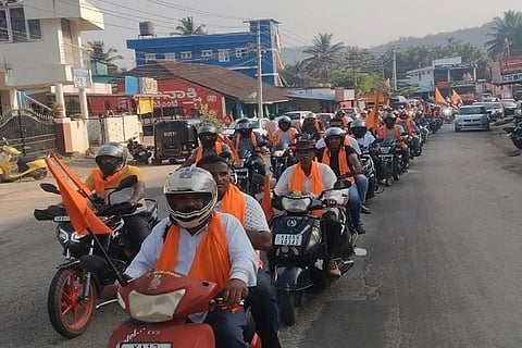 ಹುದುಗೂರುವಿನಲ್ಲಿ ನಡೆದ ಹಿಂದೂ ಸಂಗಮ ಕಾರ್ಯಕ್ರಮ ಹಿನ್ನೆಲೆಯಲ್ಲಿ ಆಯೋಜಿಸಿದ್ದ ಬೈಕ್ ಜಾಥಾ ಗಮನ ಸೆಳೆಯಿತು.
