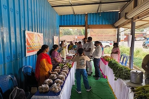 ಗುಡ್ಡೆಹೊಸೂರು ಗ್ರಾಮ ಪಂಚಾಯಿತಿ ಮತ್ತು ಗ್ರಾಮ ಪಂಚಾಯಿತಿ ಮಟ್ಟದ ಸಂಜೀವಿನಿ ಒಕ್ಕೂಟದ ಆಶ್ರಯದಲ್ಲಿ ಆಯೋಜಿಸಲಾಗಿದ್ದ ಸಂಜೀವಿನಿ ಸಂತೆ ಮೇಳ ಗಮನ ಸೆಳೆಯಿತು.