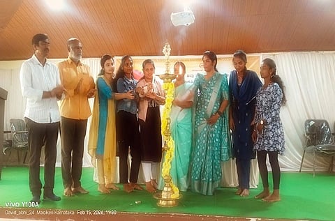 ನಗರದ ಗಾಂಧಿ ಭವನದಲ್ಲಿ ನಡೆದ ಸಂತ ಸೇವಾಲಾಲ್ ಜಯಂತಿ ಕಾರ್ಯಕ್ರಮವನ್ನು ಜಿ.ನಂದಿನಿ ಉದ್ಘಾಟಿಸಿದರು. ಕುಮಾರ, ಗೀತಾ ಇತರರಿದ್ದರು. 