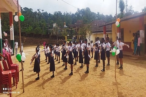 ಮಡಿಕೇರಿ ಸಮೀಪದ ಕ್ಲೋಸ್‌ಬರ್ನ್ ಸರ್ಕಾರಿ ಹಿರಿಯ ಪ್ರಾಥಮಿಕ ಶಾಲೆಯ ವಾರ್ಷಿಕೋತ್ಸವ ಕಾರ್ಯಕ್ರಮದಲ್ಲಿ ವಿದ್ಯಾರ್ಥಿಗಳ ಸಾಂಸ್ಕೃತಿಕ ಕಾರ್ಯಕ್ರಮಗಳು ಗಮನ ಸೆಳೆದವು.