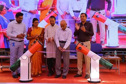 ಶಿವಮೊಗ್ಗ ಮಲ್ಲಿಗೇನಹಳ್ಳಿಯ ಸನ್ನಿಧಿ ಚರ್ಚ್ ಇನ್‌ಸ್ಟಿಟ್ಯೂಟ್ ಆವರಣದಲ್ಲಿ ‘ನಾನು ವಿಜ್ಞಾನಿ’ ತರಬೇತಿ   ಕಾರ್ಯಾಗಾರವನ್ನು ಇಸ್ರೋ ಮಾಜಿ ಅಧ್ಯಕ್ಷ ಡಾ. ಎ.ಎಸ್.ಕಿರಣ್‌ಕುಮಾರ್ ಉದ್ಘಾಟಿಸಿದರು. ಎನ್.ಹೇಮಂತ್,  ಕೆ.ಆರ್.ಸುಜತಾ, ಫಾದರ್ ಪಿಂಟೋ ಇತರರಿದ್ದರು.