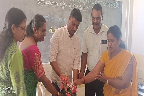 ಗೋಣಿಕೊಪ್ಪಲು ಕ್ಲಸ್ಟರ್ ಮಟ್ಟದ ಶಾಲಾ ಅಭಿವೃದ್ಧಿ ಮತ್ತು ಮೇಲುಸ್ತುವಾರಿ ಸಮಿತಿಗಳ ರಚನೆ ಮತ್ತು ನಿರ್ವಹಣೆ ತರಬೇತಿಗೆ ಎಸ್‌ಡಿಎಂಸಿ ಅಧ್ಯಕ್ಷ ಜಗದೀಶ್ ಜೋಡುಬೀಟಿ vಚಾಲನೆ ನೀಡಿದರು. ಹೆಚ್.P.É ಕುಮಾರ್, ರಾಧಾ, ಮಾಲಿನಿ ಮತ್ತಿತರರು ಇದ್ದರು.