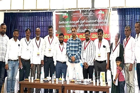ಸೋಶಿಯಲ್ ಡೆಮಾಕ್ರಟಿಕ್ ಟ್ರೇಡ್ ಯೂನಿಯನ್ ಕೊಡಗು ಘಟಕದ ಪದಾಧಿಕಾರಿಗಳ ಪದಗ್ರಹಣ ಸಮಾರಂಭ ಕುಶಾಲನಗರದಲ್ಲಿ ನಡೆಯಿತು. ಕೆ.ಹೆಚ್. ಅಣ್ಣ ಷರೀಫ್, ಎಂ.ಎ. ಅಬ್ದುಲ್ ರಜಾಕ್, ಖಾದರ್ ಪರಂಗಿಪೇಟೆ, ಅಬೂಬಕ್ಕರ್ ಮದ್ದ, ಅಮೀನ್ ಮೊಹಿಸಿನ್ ಮತ್ತಿತರರು ಇದ್ದರು.