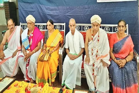 ಸಾಗರ ತ್ರಿಮತಸ್ಥ ಬ್ರಾಹ್ಮಣ ಅರ್ಚಕರ ಮತ್ತು ಪುರೋಹಿತರ ಪರಿಷತ್ ಏರ್ಪಡಿಸಿದ್ದ ಉಪನ್ಯಾಸ ಕಾರ್ಯಕ್ರಮದಲ್ಲಿ ಬಾಲಚಂದ್ರ ಜೋಯಿಸ್, ತಿಮ್ಮಣ್ಣ ಭಟ್ ಅವರನ್ನು ಸನ್ಮಾನಿಸಲಾಯಿತು. ಶೇಷಗಿರಿ ಭಟ್, ರಾಜೇಂದ್ರಪ್ರಸಾದ್ ಭಟ್ ಇತರರಿದ್ದರು.