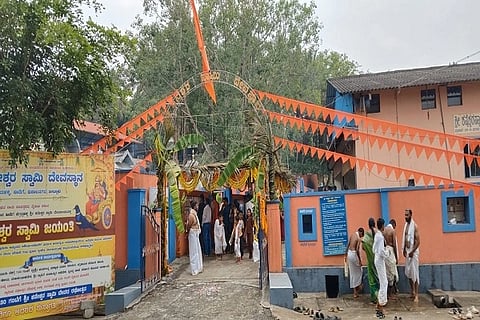 ಕೂಡಿಗೆ ಗ್ರಾಮ ಪಂಚಾಯತಿ ವ್ಯಾಪ್ತಿಯ ಹೆಗ್ಗಡಹಳ್ಳಿ ಗ್ರಾಮದಲ್ಲಿರುವ ಶ್ರೀ ಶನೇಶ್ವರ ದೇವಸ್ಥಾನದಲ್ಲಿ ಶ್ರೀ ಶನೇಶ್ವರ ಜಯಂತಿ ಮತ್ತು ರಥೋತ್ಸವ ಹಿನ್ನೆಲೆಯಲ್ಲಿ ದೇವಾಲಯಕ್ಕೆ ವಿಶೇಷ ಅಲಂಕಾರ ಮಾಡಲಾಗಿತ್ತು.