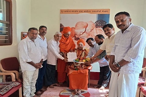 ಕೊಡಗು ಜಿಲ್ಲಾ ಪ್ರಥಮ ಶರಣ ಸಾಹಿತ್ಯ ಸಮ್ಮೇಳನದ ಅಧ್ಯಕ್ಷರಾಗಿ ಆಯ್ಕೆಯಾದ ವಿರಾಜಪೇಟೆ ತಾಲೂಕು ಅರಮೇರಿಯ ಶ್ರೀ ಶಾಂತಮಲ್ಲಿಕಾರ್ಜುನ ಸ್ವಾಮೀಜಿ ಅವರನ್ನು ಶರಣ ಸಾಹಿತ್ಯ ಸಮ್ಮೇಳನ ಸಮಿತಿ ವತಿಯಿಂದ ಆಹ್ವಾನಿಸಲಾಯಿತು.