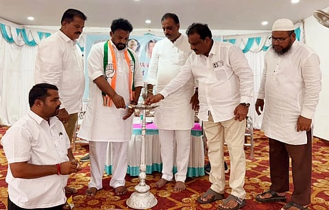 ಶಿಗ್ಗಾಂವ ಪಟ್ಟಣದಲ್ಲಿ ಸೋಮವಾರ ಏರ್ಪಡಿಸಿದ್ದ ಸಂಘಟನ್ ಸೃಜನ್ ಅಭಿಯಾನವನ್ನು ಎಐಸಿಸಿ ಉಸ್ತುವಾರಿ ಶೇಖ್‌ಮಸ್ತಾನ್ ವಲಿ ಉದ್ಘಾಟಿಸಿದರು. ಜಿಲ್ಲಾ ಕಾಂಗ್ರೆಸ್ ಅಧ್ಯಕ್ಷ ಸಂಜೀವಕುಮಾರ ನೀರಲಗಿ, ಎಂ.ಎಂ. ಪಠಾಣ ಇತರರಿದ್ದರು.