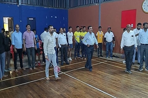  ಕುಶಾಲನಗರದ ಜಂಪ್ ಸ್ಮ್ಯಾಶ್ ಒಳಾಂಗಣ ಕ್ರೀಡಾಂಗಣಸದಲ್ಲಿ ಏರ್ಪಡಿಸಿದ್ದ ಮೈಸೂರು ವಿಭಾಗ ಮಟ್ಟದ 14 ಮತ್ತು 17 ವಯೋಮಿತಿಯ ಬಾಲಕ, ಬಾಲಕಿಯರ ಶಟಲ್ ಬ್ಯಾಡ್ಮಿಂಟನ್ ಪಂದ್ಯಾವಳಿಗೆ ಶಾಸಕ ಡಾ. ಮಂತರ್ ಗೌಡ ಚಾಲನೆ ನೀಡಿದರು. ಡಾ. ಸದಾಶಿವಯ್ಯ ಎಸ್. ಪಲ್ಲೇದ್, ಬಸವರಾಜು, ಎಂ. ಕೃಷ್ಣಪ್ಪ ಮತ್ತಿತರರು ಇದ್ದರು.