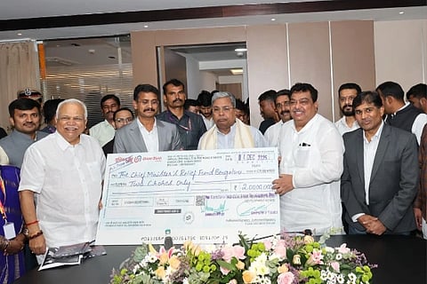 ಕೆಐಎಡಿಬಿಗೆ 2 ಕೋಟಿ ರೂ ಲಾಭಾಂಶದ ಚೆಕ್​ ಅನ್ನು ಸಿಎಂ ಪರಿಹಾರ ನಿಧಿಗೆ ಹಸ್ತಾಂತರ ಮಾಡಲಾಯಿತು
