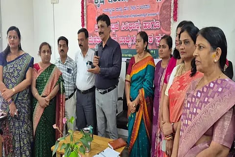 ಶಿವಮೊಗ್ಗದಲ್ಲಿ ಆಯೋಜಿಸಿದ್ದ ಜಿಲ್ಲಾ ಮಟ್ಟದ ಸಿರಿಧಾನ್ಯ ಖಾದ್ಯಗಳ ಪಾಕ ಸ್ಪರ್ಧೆ ಕಾರ್ಯಕ್ರಮದಲ್ಲಿ ಕೃಷಿ ಇಲಾಖೆ ಜಂಟಿ ನಿರ್ದೇಶಕ ಡಾ. ಎಂ.ಕಿರಣ್‌ಕುಮಾರ್ ಮಾತನಾಡಿದರು. ಮಂಜುಳಾ, ಲೋಕೇಶ, ಸುನೀತಾ, ಕಾಶಿನಾಥ ಇದ್ದರು.