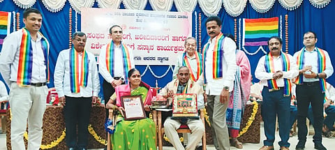 ಸಹಕಾರಿ ಸಪ್ತಾಹದ ಅಂಗವಾಗಿ ಶಿರಸಿಯ ಟಿಎಂಎಸ್‌ನಲ್ಲಿ ಹಿರಿಯ ರೈತರನ್ನು ಸನ್ಮಾನಿಸಲಾಯಿತು. ಶಾಸಕ ಭೀಮಣ್ಣ ನಾಯ್ಕ, ಜಿ. ಎಂ. ಹೆಗಡೆ ಹುಳಗೋಳ, ಜಿ.ಟಿ. ಹೆಗಡೆ, ಕಾವ್ಯಾರಾಣಿ, ಅಜಿತ ಶಿರಹಟ್ಟಿ ಇತರರಿದ್ದರು.
