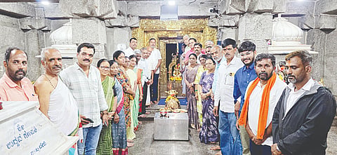ಪ್ರಧಾನಮಂತ್ರಿ ನರೇಂದ್ರ ಮೋದಿ ಅವರ 12 ವರ್ಷಗಳ ಸೇವಾ ಪಯಣ ಪೂರ್ಣಗೊಳಿಸಿರುವ ಹಿನ್ನೆಲೆಯಲ್ಲಿ ಸಕಲೇಶಪುರದ ಶ್ರೀ ಸಕಲೇಶ್ವರ ಸ್ವಾಮಿ ದೇವಾಲಯದಲ್ಲಿ ವಿಶೇಷ ಪೂಜೆ ಸಲ್ಲಿಸಲಾಯಿತು.  ಶಾಸಕ ಸಿಮೆಂಟ್ ಮಂಜು,  ಬ್ಯಾಕರವಳ್ಳಿ ಜಯಣ್ಣ, ಬಾಗೆ ಜಯಪ್ರಕಾಶ್, ರಾಮಚಂದ್ರು, ಶಶಿಕುಮಾರ್,  ಅಗ್ನಿ ಸೋಮಶೇಖರ್, ಬಬಿತಾ ವಿಶ್ವನಾಥ್ ಇತರರು ಇದ್ದರು. 