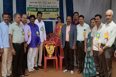 ಸೊರಬದಲ್ಲಿ ಆಯೋಜಿಸಿದ್ದ ಸರ್ಕಾರಿ ಪದವಿಪೂರ್ವ ಕಾಲೇಜುಗಳ ತಾಲೂಕು ಮಟ್ಟದ ಕ್ರೀಡಾಕೂಟದ ಉದ್ಘಾಟನೆ ಕಾರ್ಯಕ್ರಮದಲ್ಲಿ ಚಂದ್ರಪ್ಪ ಎಸ್. ಗುಂಡಪಲ್ಲಿ, ಜಯಶೀಲ ಗೌಡ, ಎಸ್.ಮಂಜುನಾಥ್, ಪುಷ್ಪಾ ಇತರರಿದ್ದರು.