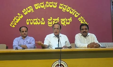 ಮಾಜಿ ಸಚಿವ ವಿನಯಕುಮಾರ್​ ಸೊರಕೆ ಸುದ್ದಿಗೋಷ್ಠಿ.