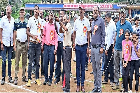 ಮೂರ್ನಾಡು ಸಹಕಾರ ಸ್ಪೋರ್ಟ್ಸ್ ಕ್ಲಬ್‌ನ ವತಿಯಿಂದ ಏರ್ಪಡಿಸಿದ್ದ 102ನೇ ವಾರ್ಷಿಕ ಕೈಲ್ ಮುಹೂರ್ತ ಹಬ್ಬದÀ ಆಟೋಟಗಳ ಕಾರ್ಯಕ್ರಮಕ್ಕೆ ಕಾಫಿ ಬೆಳೆಗಾರ ಬಡುವಂಡ ಬಿ. ಮುತ್ತಪ್ಪ ಚಾಲನೆ ನೀಡಿದರು. ಡಾ. ದಂಬೆಕೋಡಿ ಎಸ್. ಅಯ್ಯಪ್ಪ, ಮುಂಡAಡ ಪವಿ ಸೋಮಣ್ಣ, ಕೆಂಬAಡತAಡ ಗೌರವ್ ಅಯ್ಯಪ್ಪ, ಮೇರ್ಕಜೆ ಲೋಹಿತ್ ಸೋಮಯ್ಯ, ಪುದಿಯೊಕ್ಕಡ ಪೊನ್ನು ಮುತ್ತಪ್ಪ ಮತ್ತಿತರರು ಇದ್ದರು.