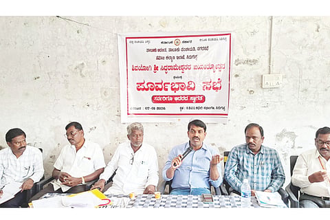 ಸಿರಗುಪ್ಪದಲ್ಲಿ ಉಪ ತಹಸೀಲ್ದಾರ್ ಮಂಜುನಾಥ ಅಧ್ಯಕ್ಷತೆಯಲ್ಲಿ ಶಿವಯೋಗಿ ಸಿದ್ಧರಾಮೇಶ್ವರ ಜಯಂತಿ ಪೂರ್ವಭಾವಿ ಸಭೆ ನಡೆಯಿತು. ತೆಕ್ಕಲಕೋಟೆ ಉಪ ತಹಸೀಲ್ದಾರ್ ಯಾಕೂಬ್ ಅಲಿ, ಭೋವಿ ಸಂಘದ ತಾಲೂಕು ಅಧ್ಯಕ್ಷ ಗಾಳೆಪ್ಪ, ಸಮಾಜ ಕಲ್ಯಾಣ ಇಲಾಖೆ ಸಹಾಯಕ ನಿರ್ದೇಶಕ ಮಡ್ಡೇರು ಸಿದ್ದಯ್ಯ ಇತರರಿದ್ದರು.