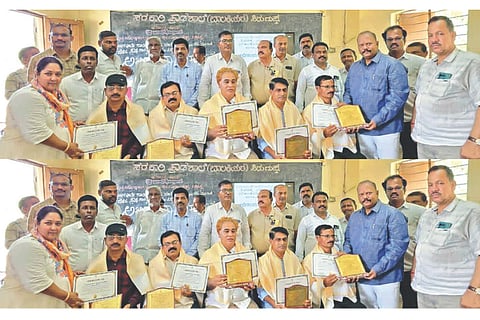 ಎಸ್ಸೆಸ್ಸೆಲ್ಸಿ ಪರೀಕ್ಷೆಯಲ್ಲಿ ಉತ್ತಮ ಫಲಿತಾಂಶಕ್ಕೆ ಕಾರಣದಾದ ಪ್ರೌಢಶಾಲೆಗಳ ಮುಖ್ಯಶಿಕ್ಷಕರನ್ನು ಸಿರಗುಪ್ಪದಲ್ಲಿ ಶಾಸಕ ಬಿ.ಎಂ.ನಾಗರಾಜ ಸನ್ಮಾನಿಸಿದರು. ತಹಸೀಲ್ದಾರ್ ಗೌಸಿಯಾ ಬೇಗಂ, ಬಿಇಒ ಎಚ್.ಗುರಪ್ಪ, ಬಿಆರ್‌ಸಿ ತಮ್ಮನಗೌಡ ಪಾಟೀಲ್, ಪ್ರೌಢ ಶಾಲಾ ಮುಖ್ಯಶಿಕ್ಷಕರ ಸಂಘದ ತಾಲೂಕು ಅಧ್ಯಕ್ಷ ಎಸ್.ಚಂದ್ರಮೌಳಿ, ಸಹ ಶಿಕ್ಷಕರ ಸಂಘದ ತಾಲೂಕು ಅಧ್ಯಕ್ಷ ಎಂ.ಸುರೇಶ, ದೈಹಿಕ ಶಿಕ್ಷಣ ಶಿಕ್ಷಕರ ಪರಿವೀಕ್ಷಕ ರಮೇಶ, ಇಸಿಒ ಕೆ.ಜ್ಞಾನೇಶ್ವರ ಇದ್ದರು.