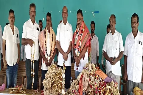 ಶೃಂಗೇರಿ ತಾಲೂಕು ಬೆಟ್ಟಗೆರೆ ಪಿಎಸಿಎಸ್ ಅಧ್ಯಕ್ಷ ಕೆ.ಎಂ.ರಮೇಶ್ ಭಟ್, ಉಪಾಧ್ಯಕ್ಷ ಕೆ.ಎ.ನಾಗೇಶ್ ಅವರನ್ನು ಶಾಸಕ ಟಿ.ಡಿ. ರಾಜೇಗೌಡ ಅಭಿನಂದಿಸಿದರು. ಶ್ರೀನಿವಾಸಮೂರ್ತಿ, ದೇವೇಂದ್ರ ಜಾಳ್ಮರ,  ದಿನೇಶ್ ಇತರರಿದ್ದರು.