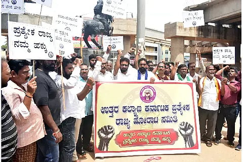 ಪ್ರತ್ಯೇಕ ಉತ್ತರ (statehood) ಕಲ್ಯಾಣ ಕರ್ನಾಟಕ ರಾಜ್ಯ ರಚನೆಗೆ ರಾಜ್ಯ ಸರ್ಕಾರ ಮುಂದಾಗಬೇಕೆಂದು ಆಗ್ರಹಿಸಿ ಹುಬ್ಬಳ್ಳಿಯಲ್ಲಿ ಗುರುವಾರ ಉತ್ತರ ಕಲ್ಯಾಣ ಕರ್ನಾಟಕ ಪ್ರತ್ಯೇಕ ರಾಜ್ಯ ಹೋರಾಟ ಸಮಿತಿ ಮುಖಂಡರು, ಕಾರ್ಯಕರ್ತರು ಧರಣಿ ಸತ್ಯಾಗ್ರಹ ನಡೆಸಿದರು.
