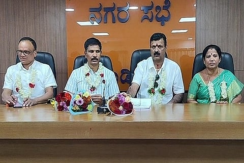 ಮಡಿಕೇರಿ ನಗರಸಭೆಯ ವಿವಿಧ ಸ್ಥಾಯಿ ಸಮಿತಿಗಳಿಗೆ ಅಧ್ಯಕ್ಷರಾಗಿ ಆಯ್ಕೆ ಆದ ಅಪ್ಪಣ್ಣ, ಸತೀಶ್, ಅರುಣ್ ಶೆಟ್ಟಿ, ಶಾರದ ನಾಗರಾಜ್