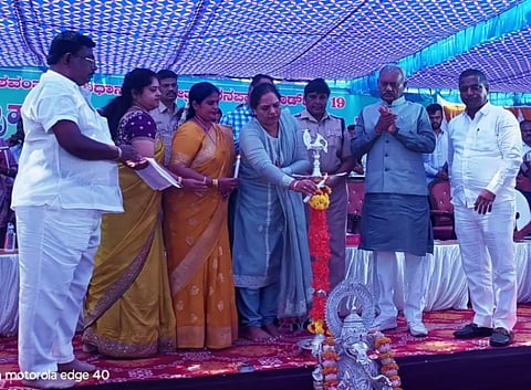 ಯಶವಂತಪುರ ಕ್ಷೇತ್ರದ ಶಿವನಪಾಳ್ಯ ವಾರ್ಡಿನ ವಳಗೆರಹಳ್ಳಿ ಸಾರ್ವಜನಿಕ ಆಟದ ಮೈದಾನದಲ್ಲಿ ಆಯೋಜಿಸಿದ್ದ ಬೃಹತ್ ಜನಸ್ಪಂದನ ಕಾರ್ಯಕ್ರಮದಲ್ಲಿ ಶಾಸಕ ಎಸ್. ಟಿ. ಸೋಮಶೇಖರ್ ಭಾಗವಹಿಸಿದರು