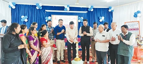 competitive world ಧಾರವಾಡ ಸತ್ತೂರಿನ ರೂರಲ್​ ಬಿ.ಇಡಿ ಕಾಲೇಜಿನಲ್ಲಿ ವಿದ್ಯಾರ್ಥಿ ಒಕ್ಕೂಟ ಉದ್ಘಾಟನೆಯಲ್ಲಿ ಕಿರಣ ಕಮತೆ, ನಾಗರಾಜ ಕೊಟಗಿ, ಡಾ. ಮಹಾಂತೇಶ ಹಿರೇಮಠ, ವಾಗೀಶ ಹಿರೇಮಠ, ಇತರರು ಇದ್ದರು.
