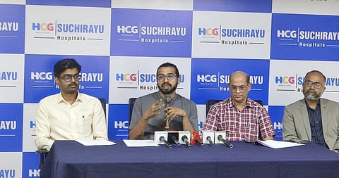 vascular treatment ಹುಬ್ಬಳ್ಳಿಯಲ್ಲಿ ಎಚ್‌ಸಿಜಿ ಸುಚಿರಾಯು ಆಸ್ಪತ್ರೆಯಲ್ಲಿ ಡಾ. ವೆಂಟಕಟೇಶ ಎಚ್.ಎ. ಮಾತನಾಡಿದರು.
