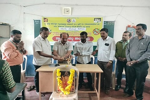 ಶ್ರೀ ಕ್ಷೇತ್ರ ಧರ್ಮಸ್ಥಳ ಗ್ರಾಮಾಭಿವೃದ್ಧಿ ಯೋಜನೆ ಬಿ.ಸಿ. ಟ್ರಸ್ಟ್ ಸೋಮವಾರಪೇಟೆ ತಾಲೂಕಿನ ಕೂಡಿಗೆ ವಲಯ ಮತ್ತು ತೊರೆನೂರು ಸರ್ಕಾರಿ ಪ್ರೌಢ ಶಾಲೆ ಸಂಯುಕ್ತಾಶ್ರಯದಲ್ಲಿ ನಡೆದ ಸ್ವಾಸ್ಥ್ಯ ಸಂಕಲ್ಪ ಕಾರ್ಯಕ್ರಮವನ್ನು ತೊರೆನೂರು ಕೃಷಿ ಪತ್ತಿನ ಸಹಕಾರ ಸಂಘದ ನಿರ್ದೇಶಕ ಕೃಷ್ಣೇಗೌಡ ಉದ್ಘಾಟಿಸಿದರು. ಡಾ. ಜಮೀರ್ ಅಹಮದ್, ಸತ್ಯನಾರಾಯಣ, ಯತೀಶ್ ಮತ್ತಿತರರು ಇದ್ದರು.