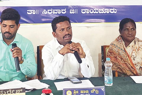 ಸಿರವಾರ ಪಪಂ ಕಚೇರಿಯಲ್ಲಿ ಸೋಮವಾರ ಅಧ್ಯಕ್ಷ ಹಾಜಿ ಚೌದ್ರಿ ಅಧ್ಯಕ್ಷತೆಯಲ್ಲಿ ಬಜೆಟ್ ಪೂರ್ವಭಾವಿ ಸಭೆ ನಡೆಯಿತು. ಉಪಾಧ್ಯಕ್ಷೆ ಲಕ್ಷ್ಮೀ ಆದೆಪ್ಪ, ಮುಖ್ಯಾಧಿಕಾರಿ ಸುರೇಶ ಶೆಟ್ಟಿ ಇದ್ದರು.