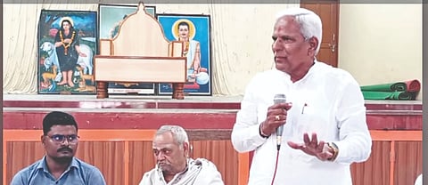 ತೇರದಾಳ ಪಟ್ಟಣದ ಅಲ್ಲಮಪ್ರಭು ದೇವಸ್ಥಾನದಲ್ಲಿ ಜಾತ್ರೆ ಪೂರ್ವಭಾವಿ ಸಭೆಯಲ್ಲಿ ಶಾಸಕ ಸಿದ್ದು ಸವದಿ ಮಾತನಾಡಿದರು. ಮುಖ್ಯಾಧಿಕಾರಿ ಇರ್ಫಾನ್ ಝಾರೆ, ಅರ್ಚಕ ಅಲ್ಲಯ್ಯ ದೊಡಮನಿ ಇದ್ದರು.