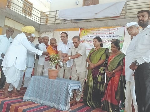  ತೇರದಾಳದ ಅಲ್ಲಮಪ್ರಭು ಸಮುದಾಯ ಭವನದಲ್ಲಿ ಅಖಿಲ ಭಾರತೀಯ ಸಾಹಿತ್ಯ ಪರಿಷತ್ ಹಮ್ಮಿಕೊಂಡಿದ್ದ ತಾಲೂಕು ಸಮಿತಿ ಉದ್ಘಾಟನಾ ಸಮಾರಂಭವನ್ನು ಅಧ್ಯಕ್ಷ ಎಸ್.ಜಿ. ಕೋಟಿ ಉದ್ಘಾಟಿಸಿದರು. ಜಿಲ್ಲಾಧ್ಯಕ್ಷೆ ಗೀತಾ ದಾನಶೆಟ್ಟಿ, ಪ್ರವೀಣ ನಾಡಗೌಡ ಎಸ್.ಆರ್. ರಾವಳ, ಮಾರುತಿ ಹೂಗಾರ ಇತರರಿದ್ದರು.
