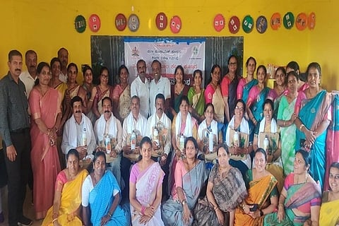  ಕುಶಾಲನಗರ ತಾಲೂಕು ಕೂಡಿಗೆ ಕ್ಲಸ್ಟರ್ ಕೇಂದ್ರ ವ್ಯಾಪ್ತಿಯಲ್ಲಿ ನಿವೃತ್ತರಾದ ಉಪನ್ಯಾಸಕ ಎಂ.ಎA.ಸತೀಶ್, ಶಿಕ್ಷಕರಾದ ಪ್ರಕಾಶ್, ಗೋವಿಂದರಾಜ್, ರಾಮೇಗೌಡ, ಭೋಜಮ್ಮ, ವಿನೋದ ಅವರನ್ನು ಸನ್ಮಾನಿಸಿ ಬೀಳ್ಕೊಡಲಾಯಿತು. ಕಮಲ, ಸುನೀತ, ಎಸ್.ಎ.ಯೋಗೇಶ್, ಸಿಆರ್ ಪಿ ಕೆ.ಶಾಂತಕುಮಾರ್, ನವೀನ ಇತರರು ಇದ್ದರು.