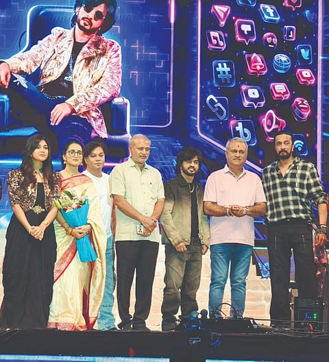ಸೆಲೆಬ್ರಿಟಿ ಚಿತ್ರತಂಡದ ಜತೆ ಸುದೀಪ್