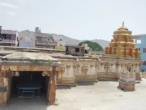 ಮಾಲೂರು ತಾಲೂಕು ಟೇಕಲ್ ಮಧ್ಯಭಾಗದಲ್ಲಿರುವ ದೇವಸ್ಥಾನ.