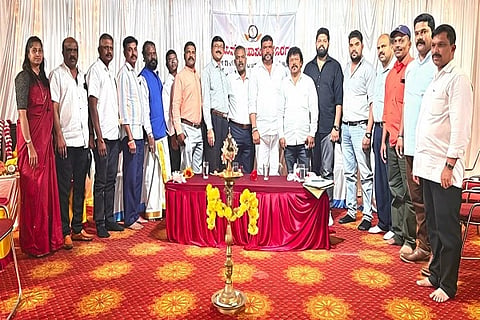 ತೀಯಾನ್ ಮಹಾಸಭಾದ ಕೊಡಗು ಜಿಲ್ಲಾ ಸಮಿತಿ ಸಭೆಯಲ್ಲಿ ನೂತನ ಪದಾಧಿಕಾರಿಗಳನ್ನು ಆಯ್ಕೆ ಮಾಡಲಾಯಿತು. ಎಸ್.ಆರ್. ಅಶೋಕ್ ಕುಮಾರ್, ಪ್ರಧಾನ ಕಾರ್ಯದರ್ಶಿಯಾಗಿ ಜ್ಯೋತಿ ಅರುಣ್, ಎನ್.ಸಿ. ಸುದರ್ಶನ್, ಎಂ. ಕೆ.ಮೋಹನ್ ಮತ್ತಿತರರು ಇದ್ದರು.