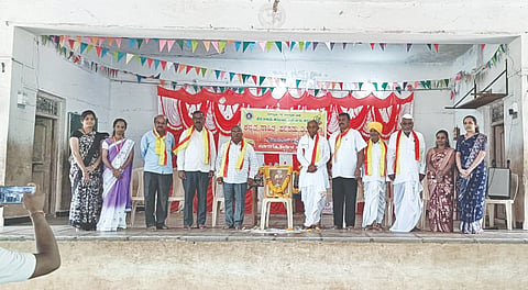 ತಿಕೋಟಾ ತಾಲೂಕಿನ ಬಿಜ್ಜರಗಿ ಗ್ರಾಮದ ಸದ್ಗುರು ಶಿವಾನಂದ ಪ್ರಾಥಮಿಕ ಹಾಗೂ ಪ್ರೌಢಶಾಲೆಯಲ್ಲಿ ಜರುಗಿದ ನಾಲ್ವಡಿ ಕೃಷ್ಣರಾಜ ಒಡೆಯರ್ ಜಯಂತಿ ಕಾರ್ಯಕ್ರಮವನ್ನು  ಪ್ರವಚನಕಾರ ಬಾಬುರಾವ್ ಮಹಾರಾಜರ ಉದ್ಘಾಟಿಸಿದರು. ಸೋಮನಿಂಗ ದನಗೊಂಡ, ಸುಭಾಷ ಗೌಡ, ರಾಜಕುಮಾರ ಸವದಿ ಮತ್ತಿತರರಿದ್ದರು.