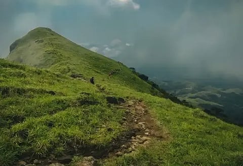 ಕುಮಾರ ಪರ್ವತ ಚಾರಣದ ಬೆಟ್ಟ.