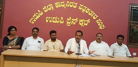 ಕಾಂಗ್ರೆಸ್​ ಮುಖಂಡ ಮುನಿಯಾಲು ಉದಯ ಕುಮಾರ್​ ಶೆಟ್ಟಿ ಸುದ್ದಿಗೋಷ್ಠಿಯಲ್ಲಿ ಮಾತನಾಡಿದರು. 