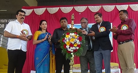 ಮಂಗಳೂರು ಯೆನೆಪೋಯ ವಿಶ್ವವಿದ್ಯಾಲಯ ಕುಲಪತಿ ಡಾ.ವಿಜಯ್​ ಕುಮಾರ್​ ಜಿಲ್ಲಾ ಗೃಹರಕ್ಷಕ ದಳ ಕ್ರೀಡಾಕೂಟ ಉದ್ಘಾಟಿಸಿದರು. 