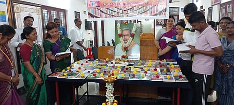  ಕ್ಷೇತ್ರ ಶಿಕ್ಷಣಾಧಿಕಾರಿ ಡಾ. ಯಲ್ಲಮ್ಮ ಪುಸ್ತಕ ಪ್ರದರ್ಶನ ಉದ್ಘಾಟಿಸಿದರು.