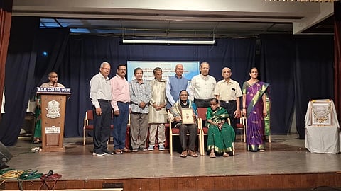 ಕವಿ ಸುಬ್ರಾಯ ಚೊಕ್ಕಾಡಿ  ಎಸ್​.ವಿ ಪರಮೇಶ್ವರ  ಭಟ್ಟ ಪ್ರಶಸ್ತಿ ಸ್ವೀಕರಿಸಿದರು.