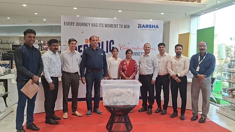 ಅದೃಷ್ಟಶಾಲಿ ವಿಜೇತರ ಆಯ್ಕೆ ಪ್ರಕ್ರಿಯೆ ಹರ್ಷ ಮಳಿಗೆಯಲ್ಲಿ ನಡೆಯಿತು. 